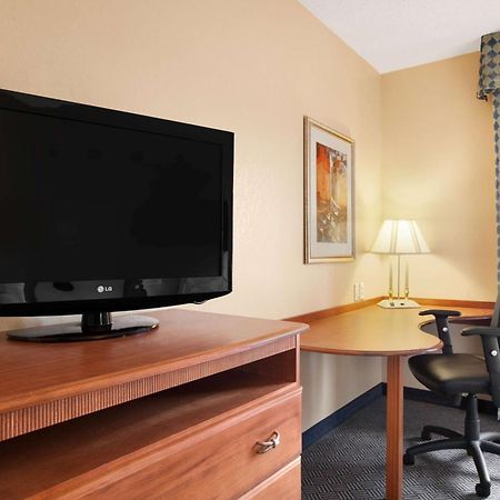 Hampton Inn Geneva Exterior foto